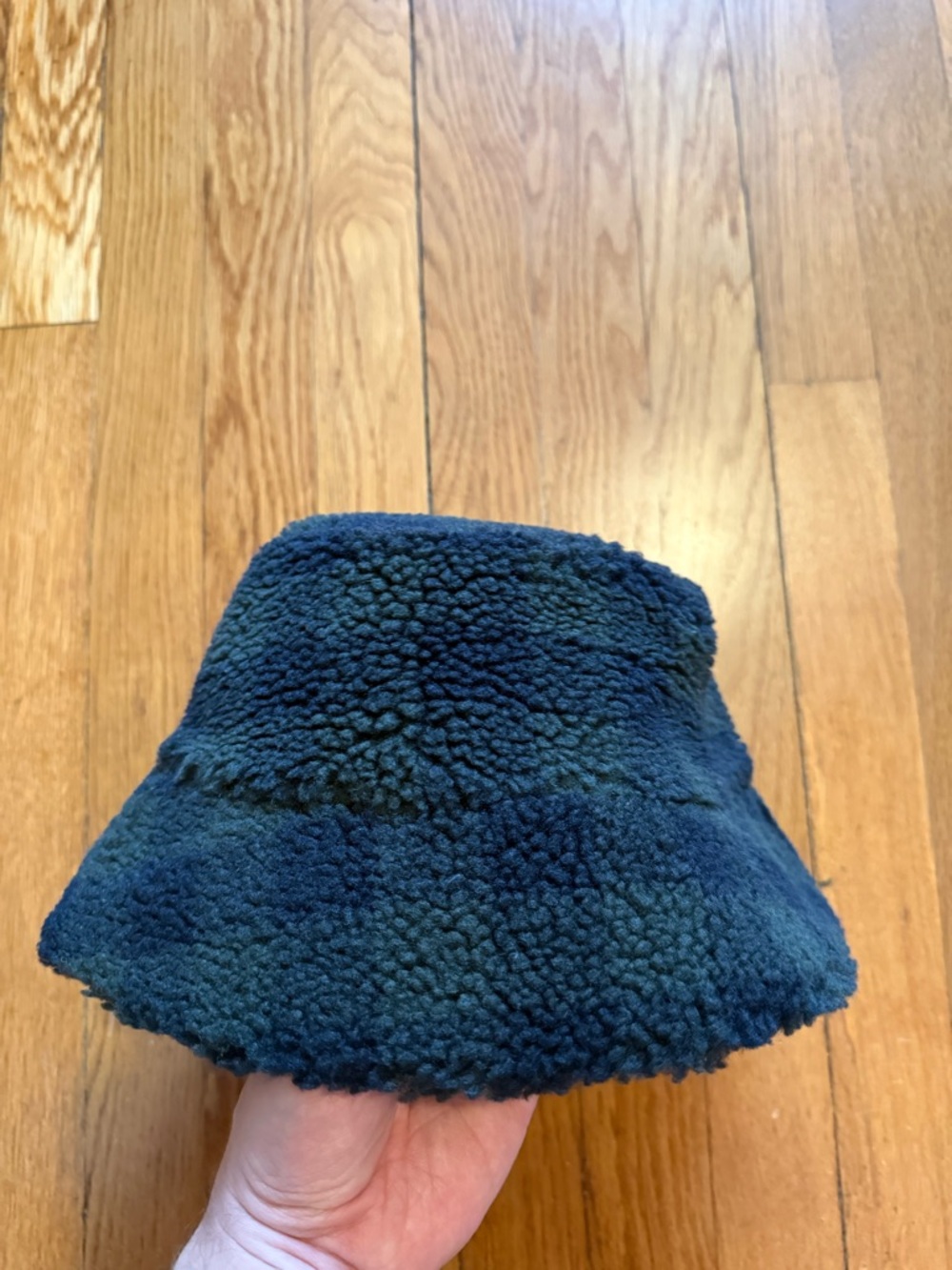 COS Sherpa Plaid bucket hat - navy/green